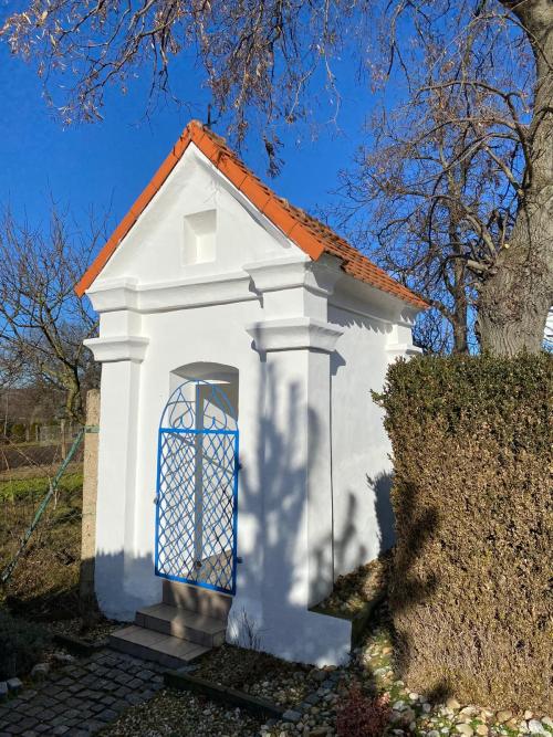 Bílá kaplička